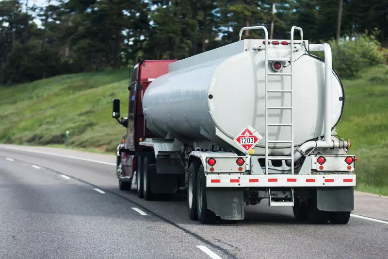 Camion per la spedizione di merci pericolose infiammabili per trasporti in ADR in Italia e Europa