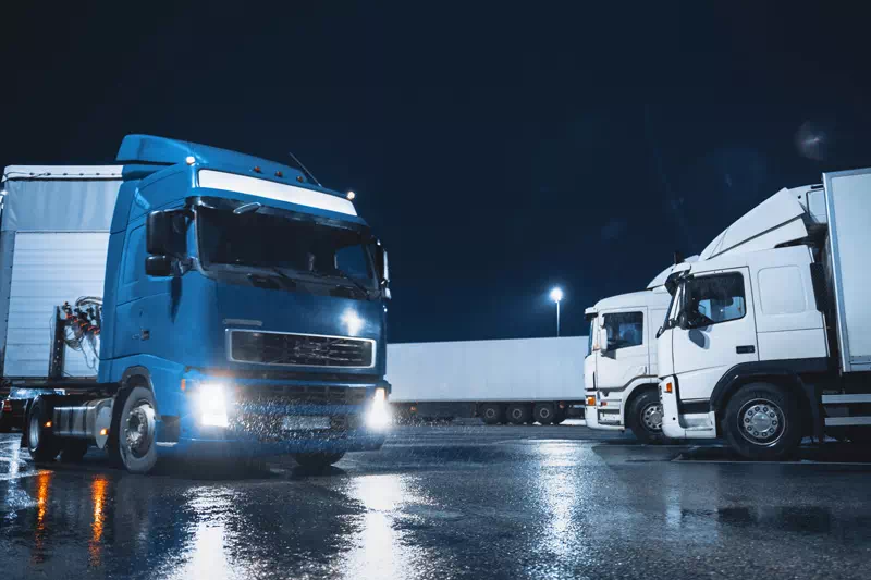 Camion per spedizione nazionale e internazionale di allestimenti fieristici