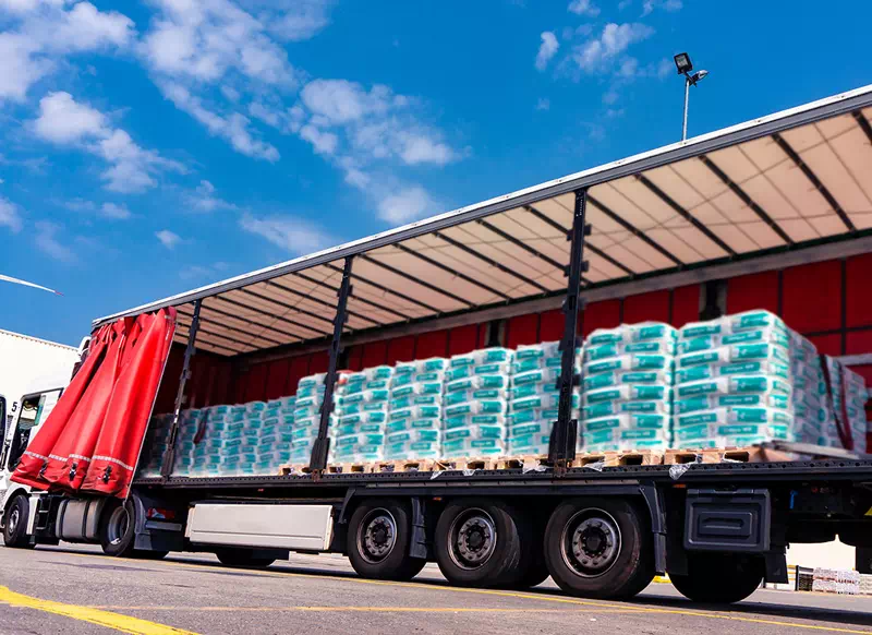 Carico merci in groupage per il trasporto all’estero dai magazzini di TSL International