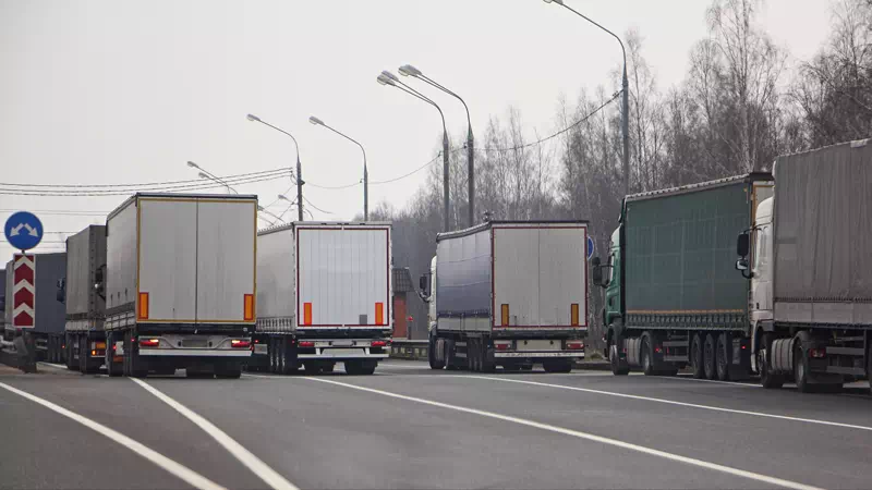 Parco-mezzi-di-autotrasporti-su-strada-per-la-logistica-delle-spedizioni-di-TSL-International-Srl Parco mezzi di autotrasporti su strada per la logistica delle spedizioni di TSL International Srl