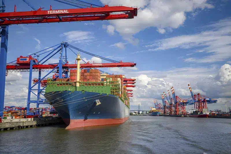 Porto per le spedizioni marittime di container per il trasporto merci via mare di TSL International Srl