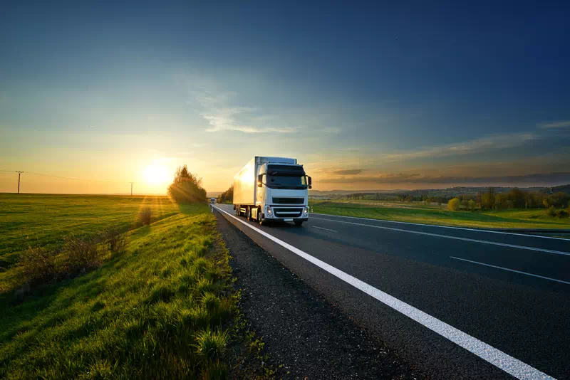 Camion-per-trasporti-collettame-in-groupage-nazionali-in-Sicilia-in-Sardegna-e-internazionali Camion per trasporti collettame in groupage nazionali, in Sicilia, in Sardegna e internazionali